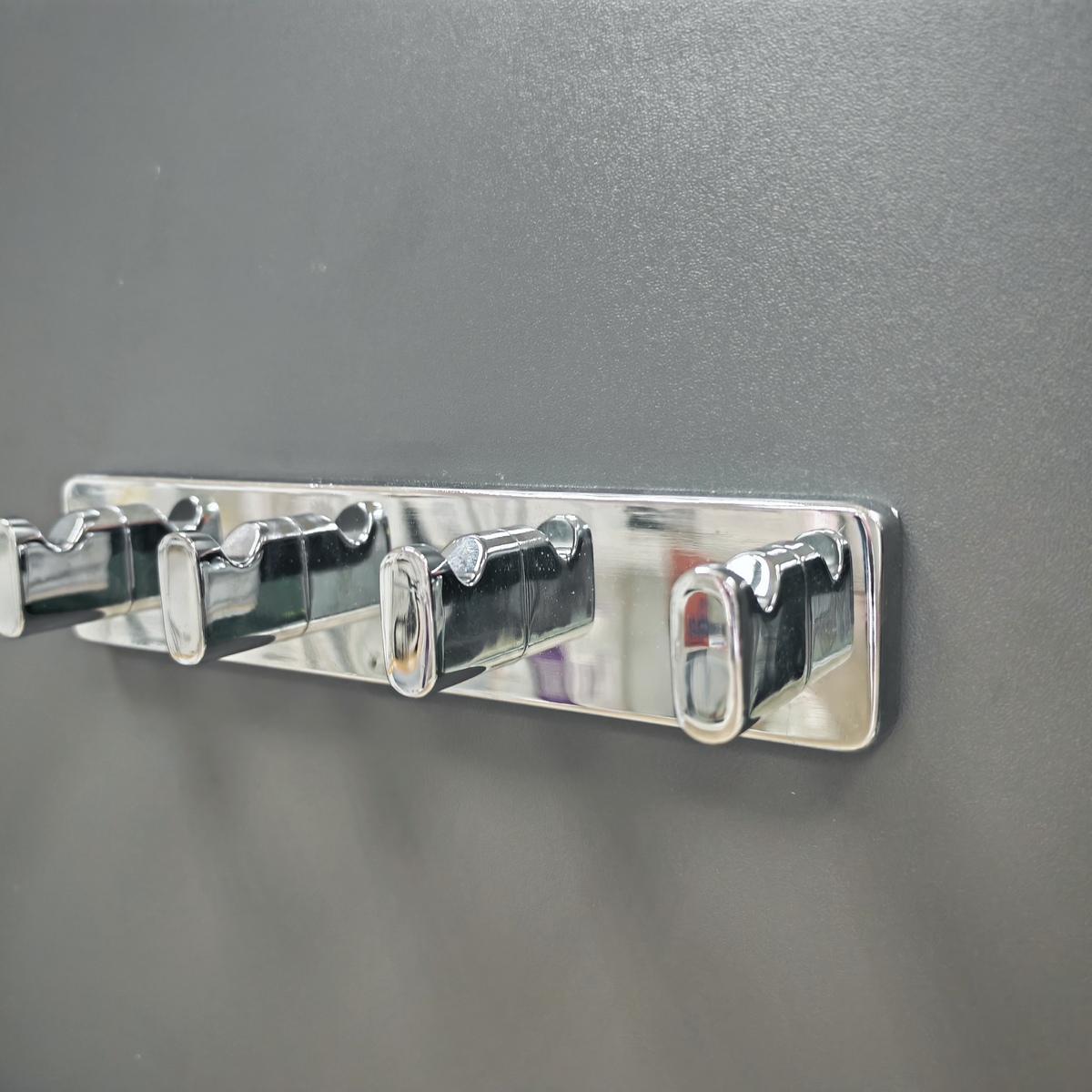 Vješalica s 4 kukice